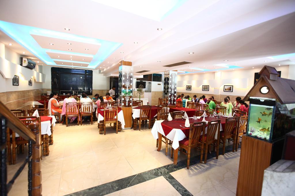 Hotel Ekant Faridabad Ngoại thất bức ảnh