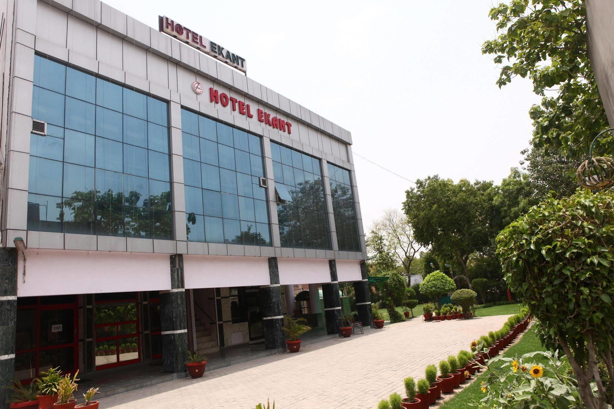 Hotel Ekant Faridabad Ngoại thất bức ảnh